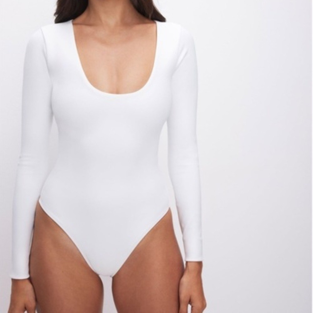 Good American | Sculpting Scoop Neck Lined Thong Bodysuit in White